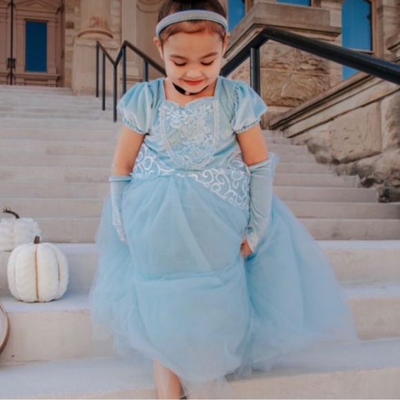 Hi, welcome to my closet. - Picture 1 of 1